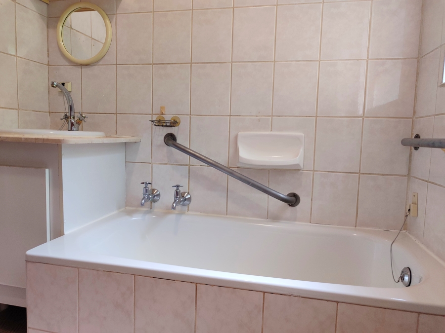 2 Bedroom Property for Sale in Roosheuwel North West